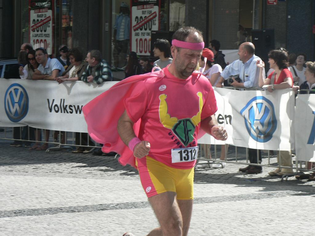 Maraton 08 062.jpg - na běh je potřeba se dobře obléknout